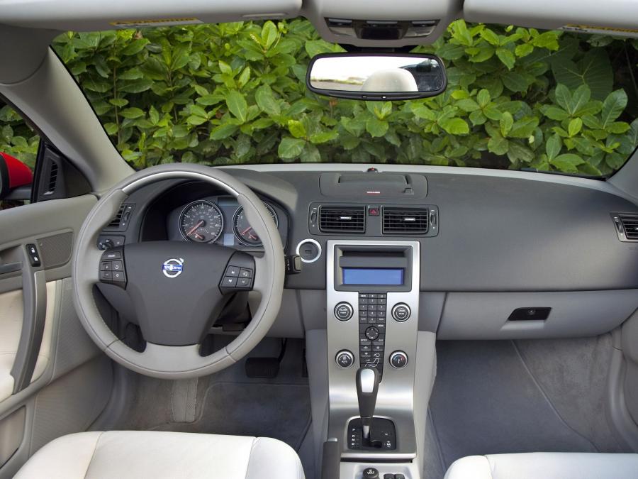  Volvo C70 T5 2005 года  (US) (фото 13 из 30)